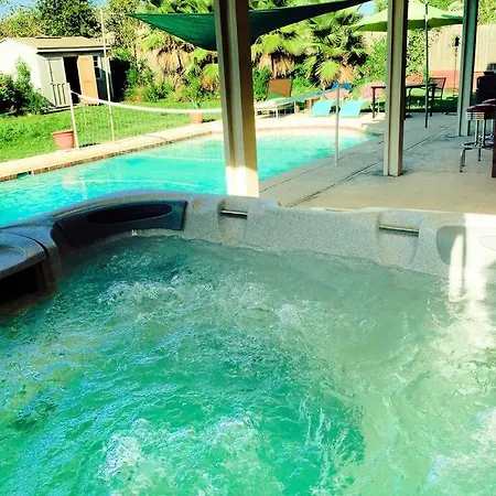 Amazing House With Pool, Arcade, Hot Tub And More - Accomodates 16 Guests